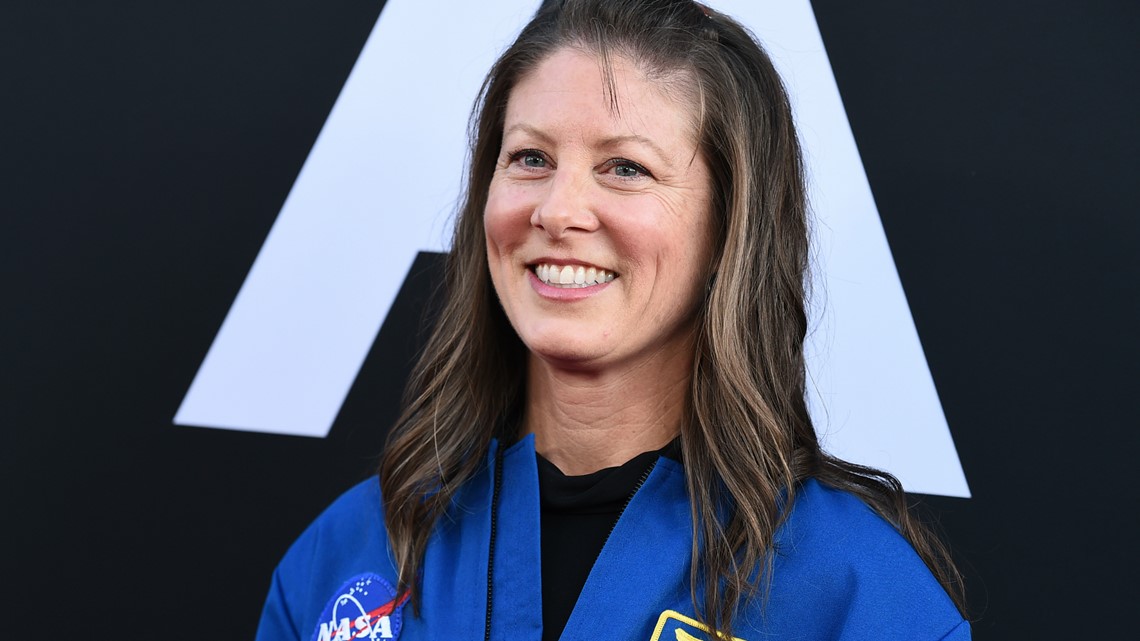 Who sang the national anthem ahead of the national championship game? Meet NASA astronaut Tracy Dyson