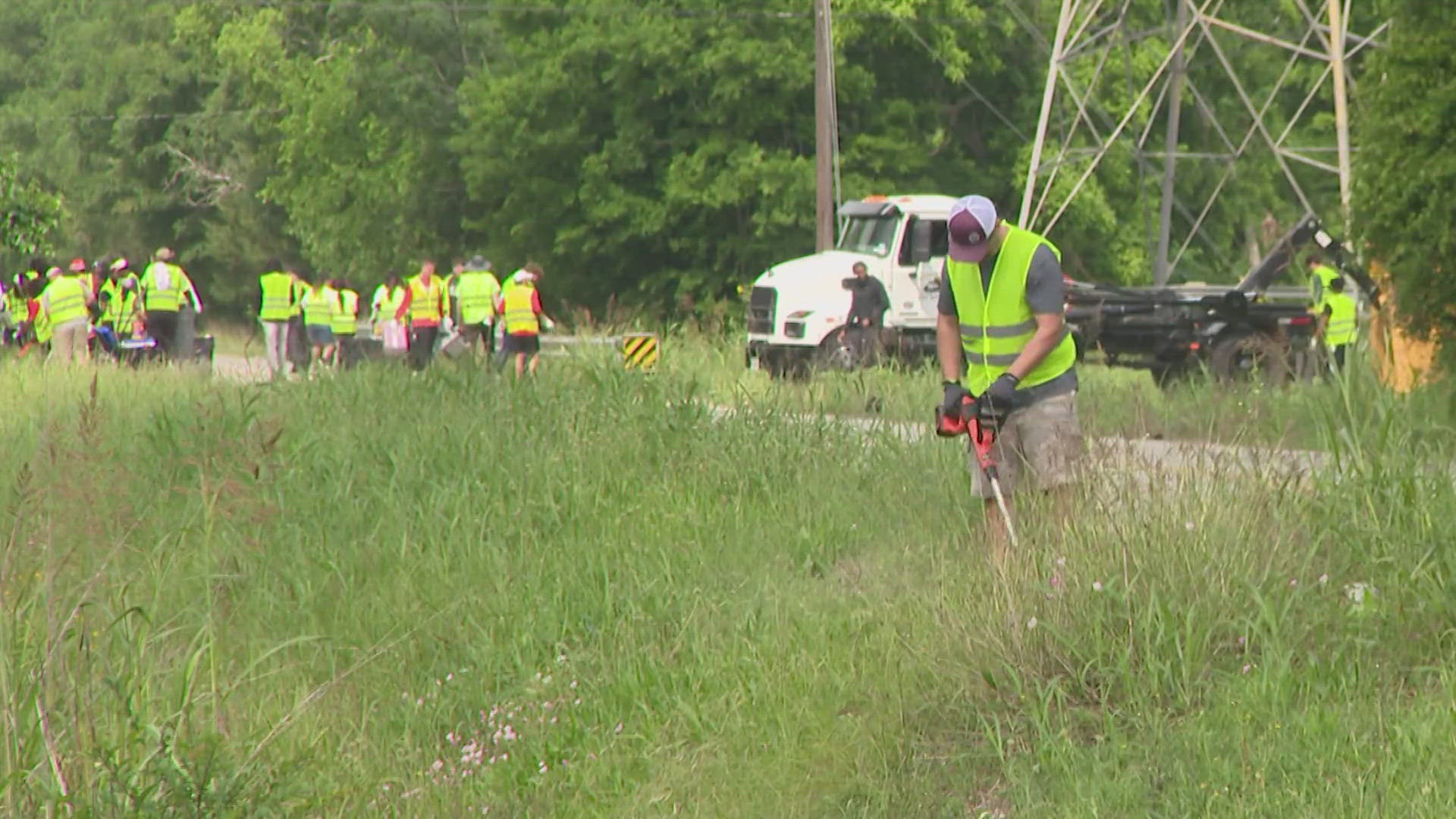 Sunnyside residents take cleanup into their own hands amid illegal ...
