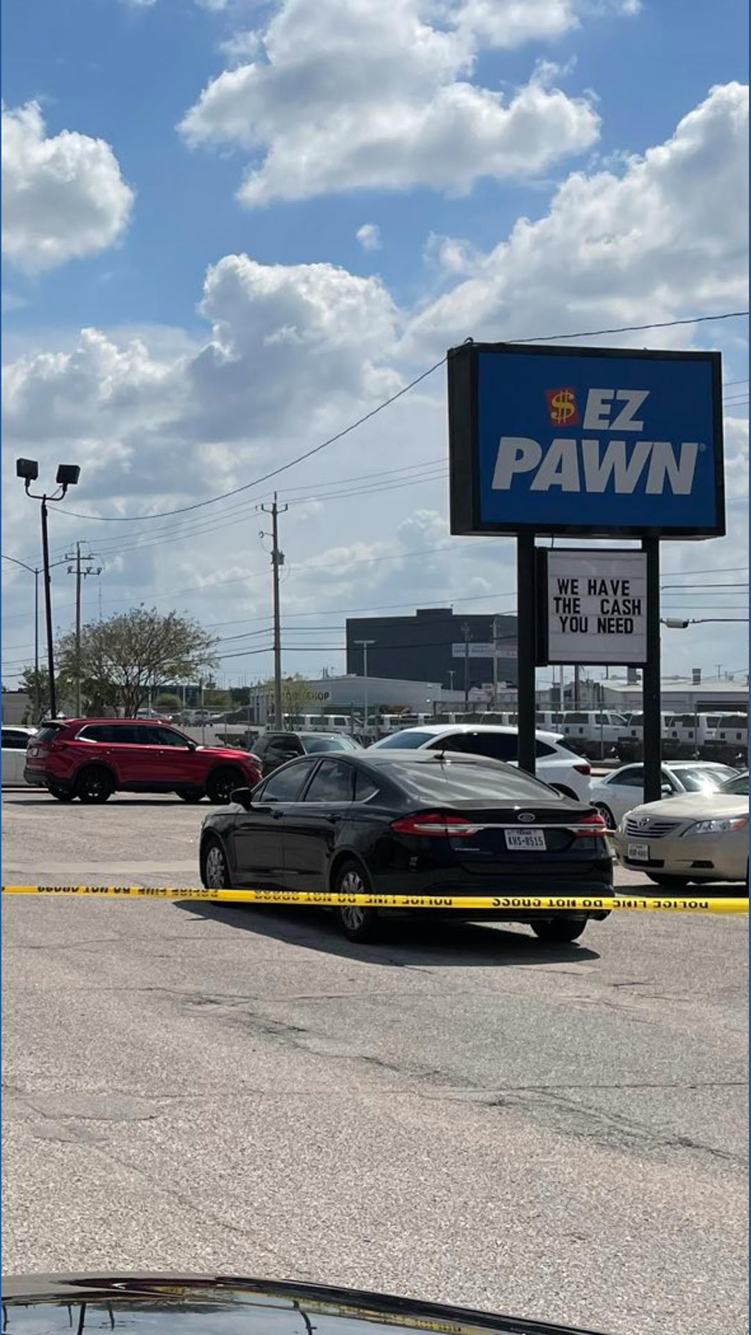 Woman shot during robbery in north Houston, police say | khou.com