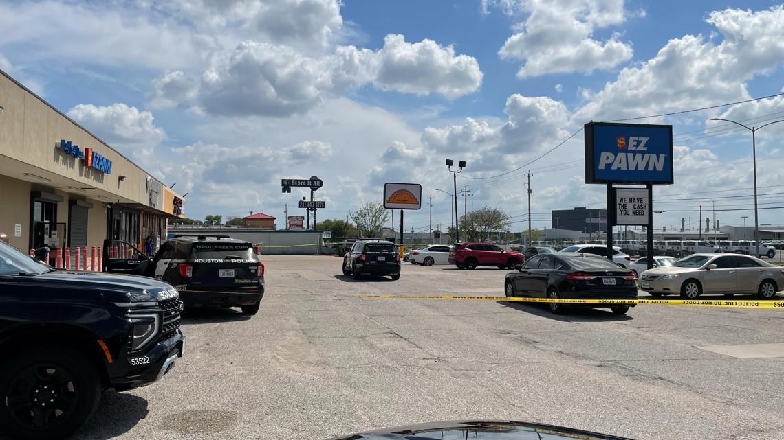 Woman shot during robbery in north Houston, police say | khou.com