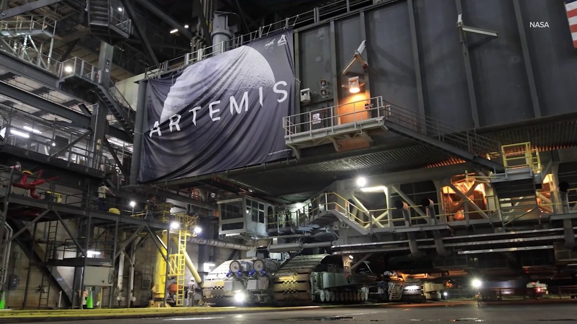 Space Center Houston mengadakan Artemis I meluncurkan pesta menonton