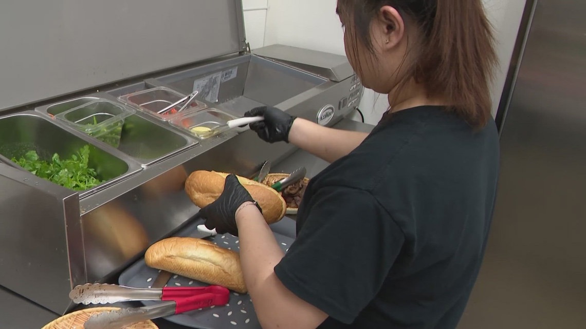 Houston-area restaurant provides free meals to SNAP recipients amid government shutdown