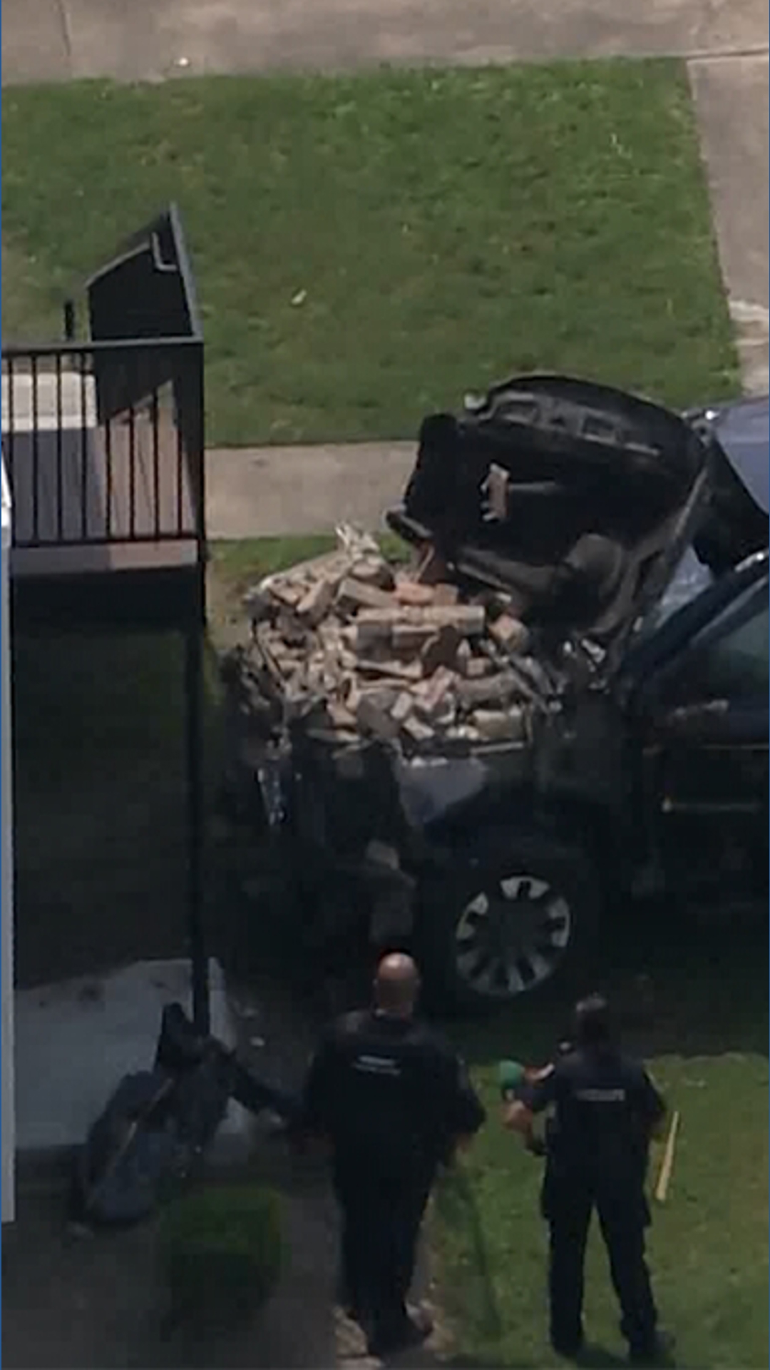 Chase ends in crash at north Harris County apartment complex | khou.com