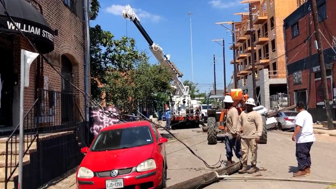 VIDEO: Forklift menyeret kabel listrik di Distrik Gudang Houston