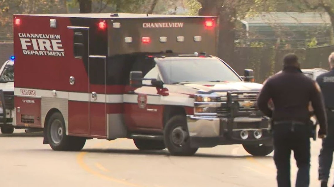 Sheriff's deputy hit by car on I-10 in Baytown, Texas - Vimarsana News