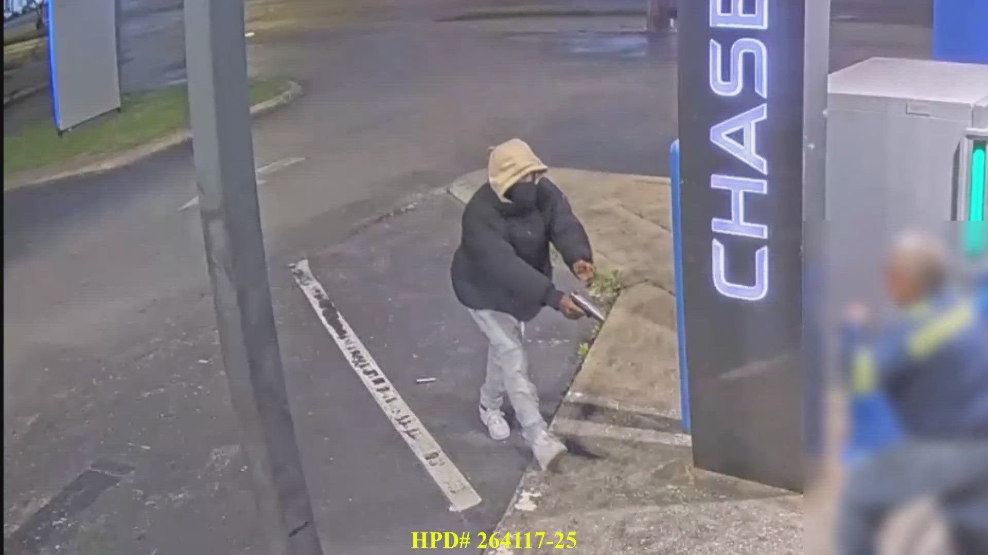 Houston ATM robbery: Suspect shoots at and pistol-whips victim | khou.com