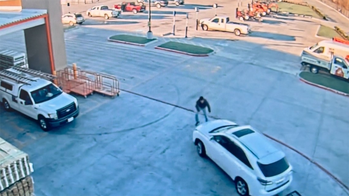Pria ditabrak SUV di depan Home Depot di Harris County, Texas