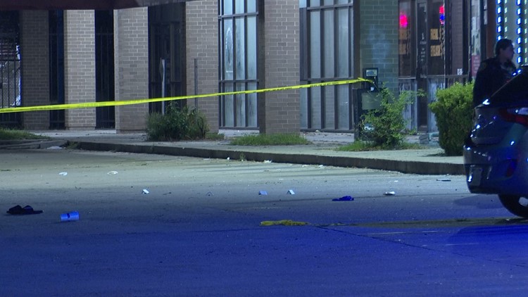 2 dead in triple shooting outside of strip club in N. Houston, police say