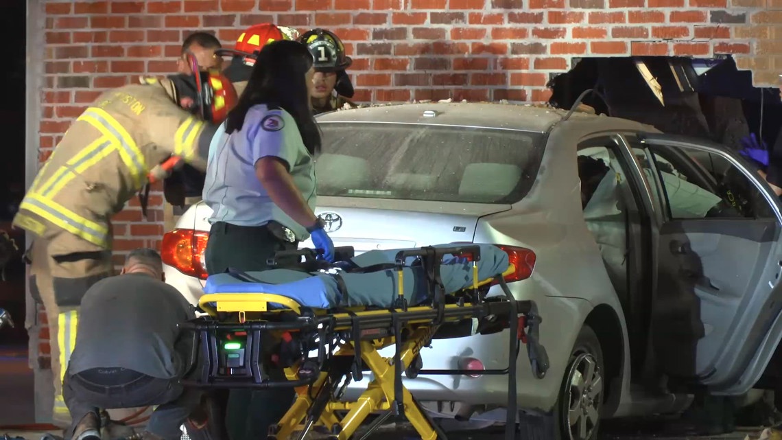 Pasadena police chase ends in violent crash into building | khou.com