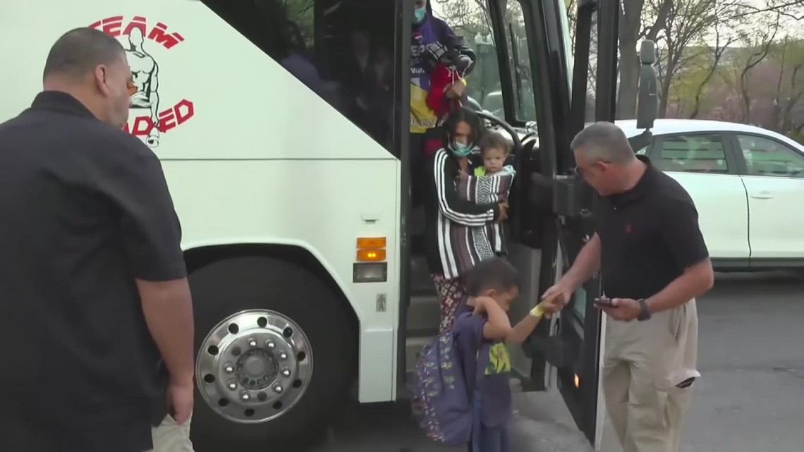 First bus carrying Texas migrants arrives in D.C. full of men, women and children