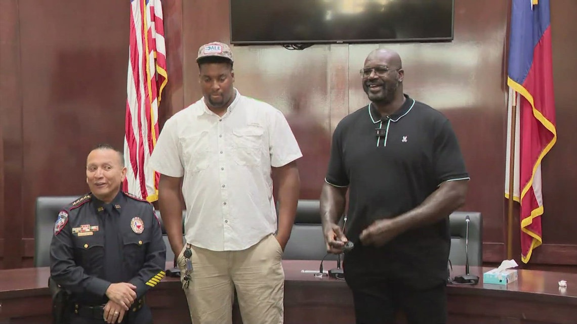 Shaquille O' Neal lends a hand to aspiring 'tallest cop in Texas'