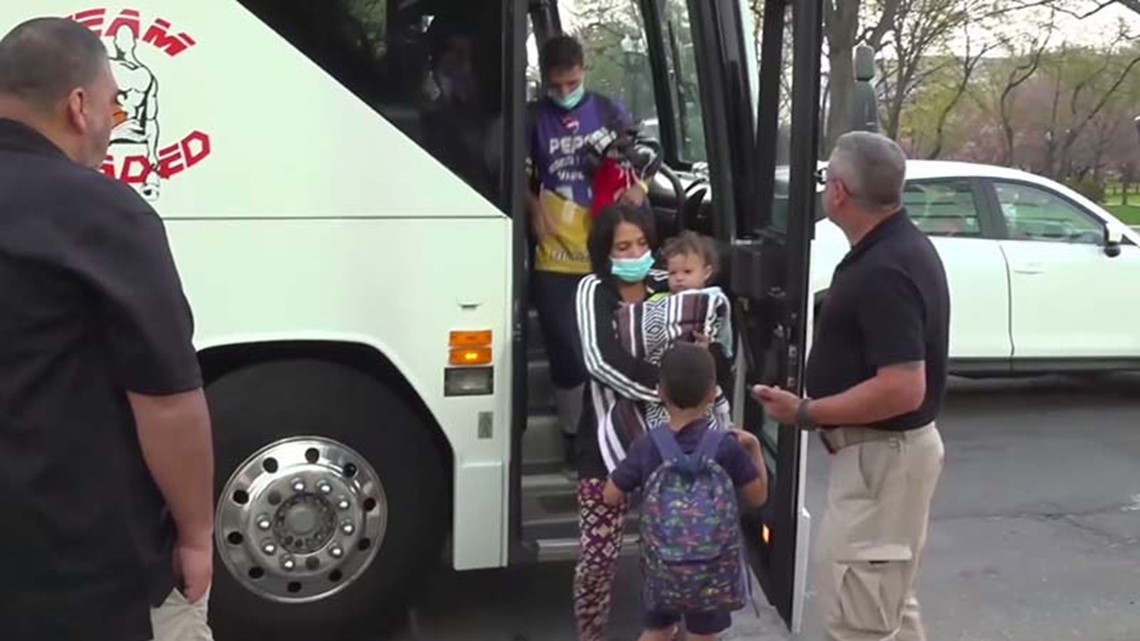 Bus yang membawa migran dari Del Rio, TX berhenti di Washington, DC
