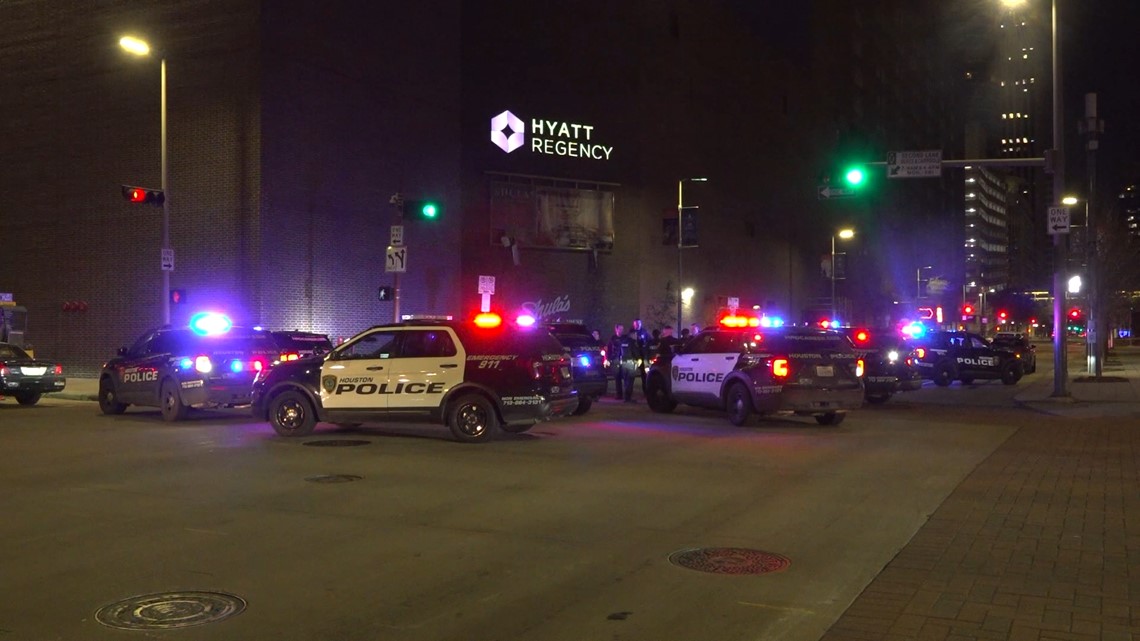 Pria bersenjata ditangkap oleh petugas HPD yang sedang tidak bertugas |  Berita Houston, Texas