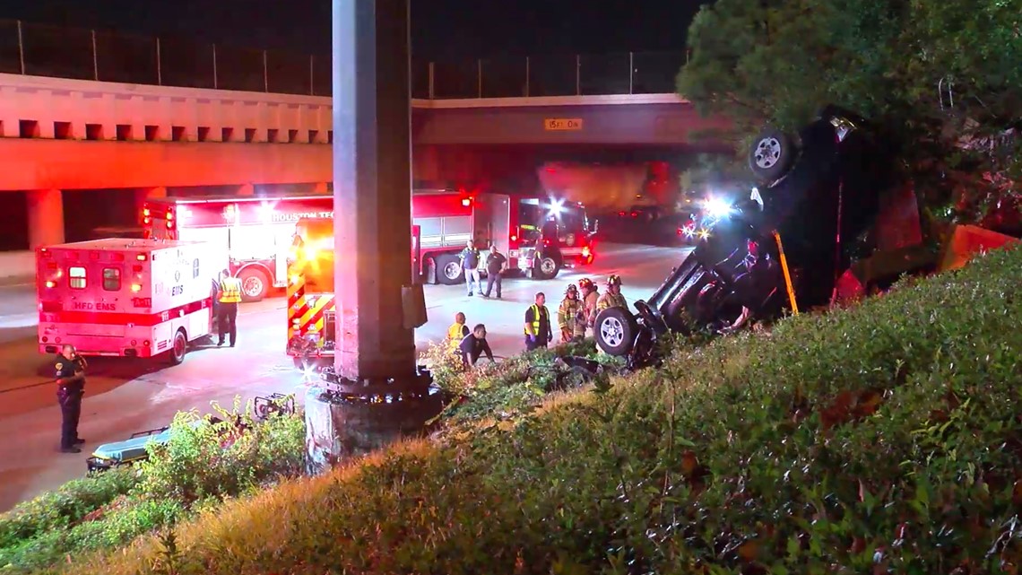 Pickup driver seriously hurt in crash on I-10 Katy Freeway | khou.com