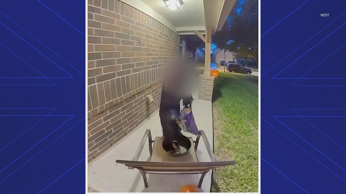 Atascocita trick-or-treater caught on camera doing good deed | khou.com