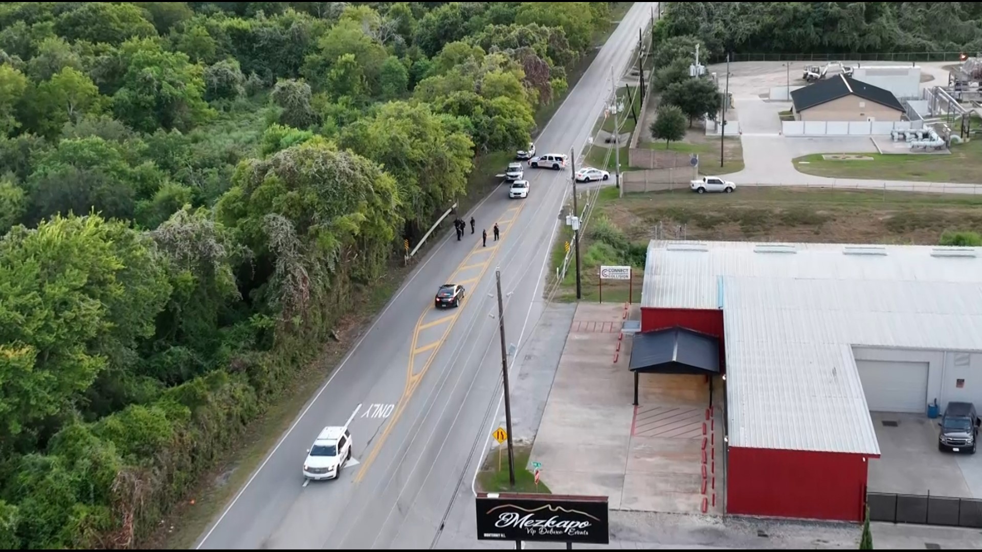 Harris County Sheriff's Office deputies spent Monday evening (7/31) checking vehicles and nearby neighborhoods for an escaped inmate.