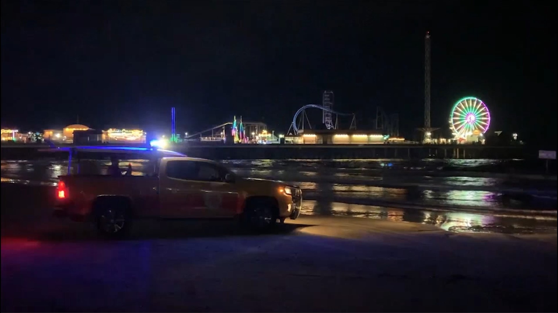 Twin brothers missing in water near Pleasure Pier in Galveston, beach