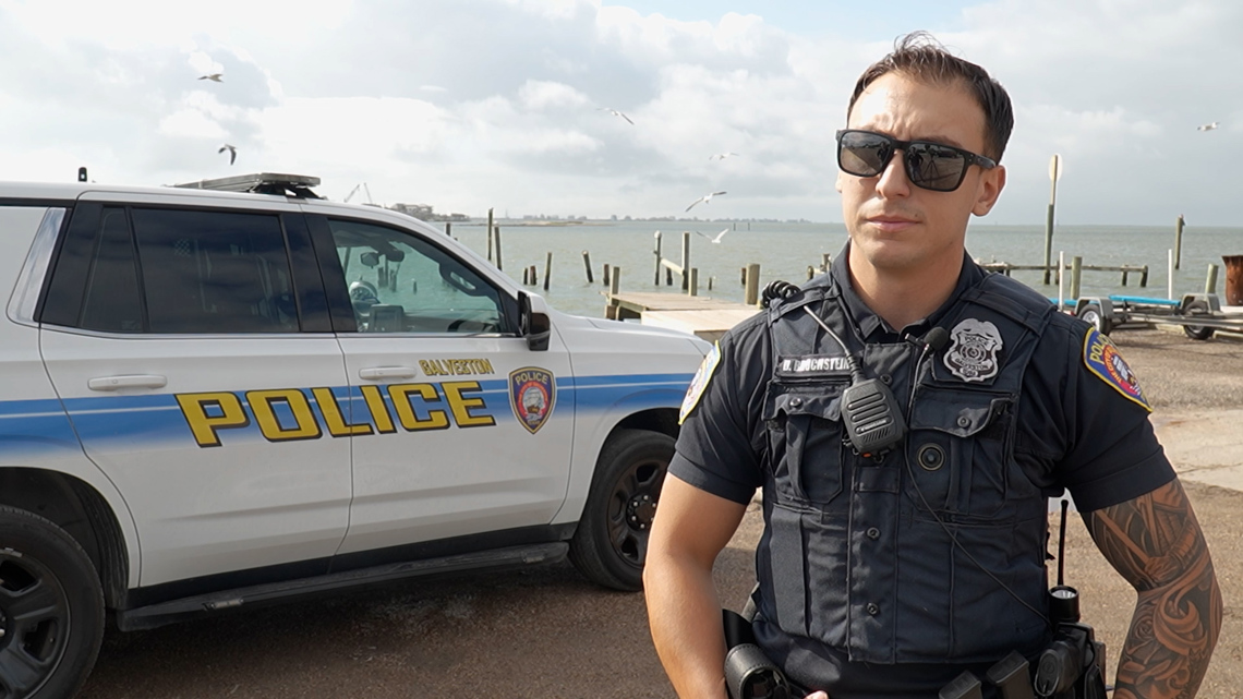 Galveston officer describes moment he heard screams from submerged plane in foggy bay