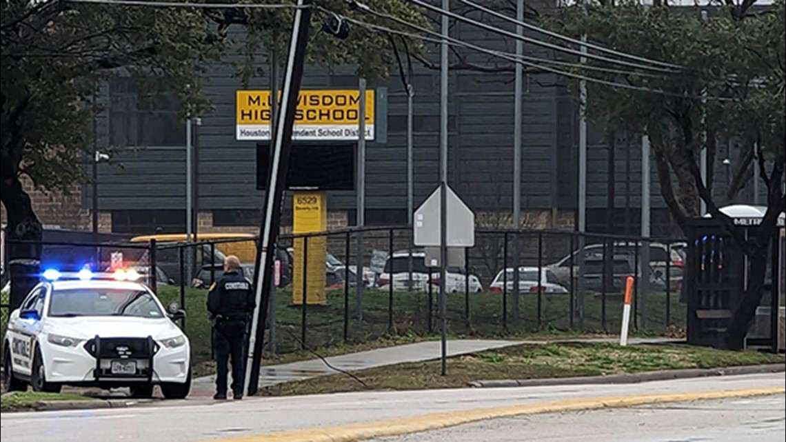 Remaja menyebabkan penguncian di Wisdom High School |  Kejahatan Houston, Texas