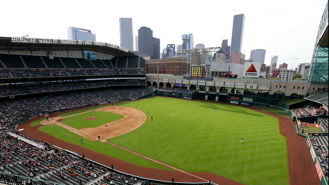 HOUSTON — The roof at Minute Maid Park will be open for Game 2 of the World...