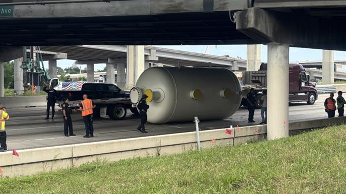18-wheeler loses load on Katy Freeway eastbound at Houston Ave bridge