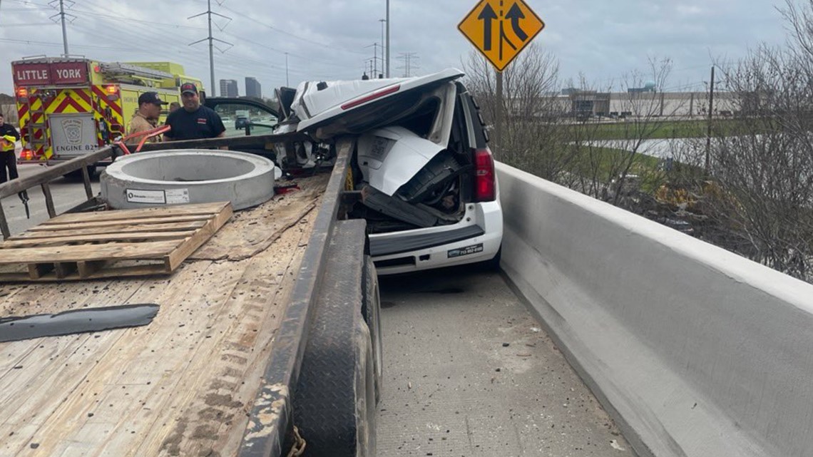 Deputy's car crushed on N. Sam Houston Tollway Houston news