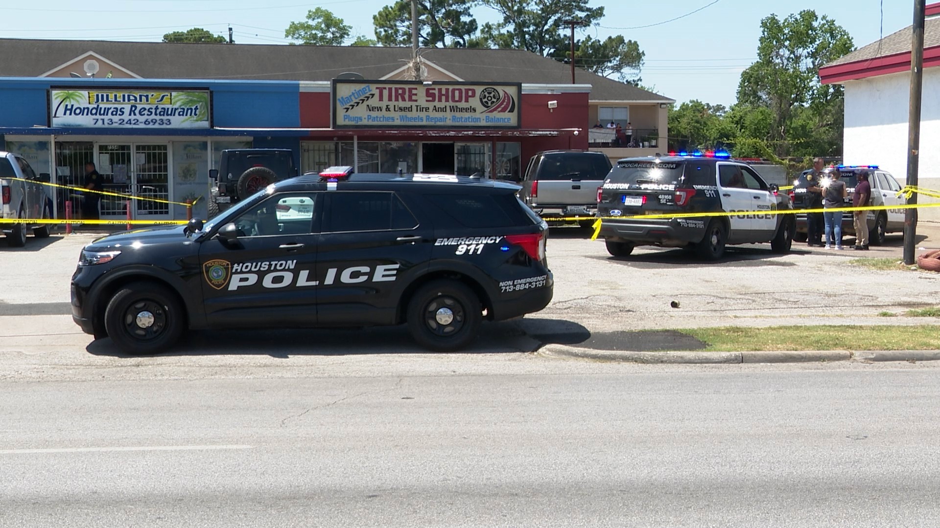 2 dead after gunman opens fire at tire shop during dispute, police say