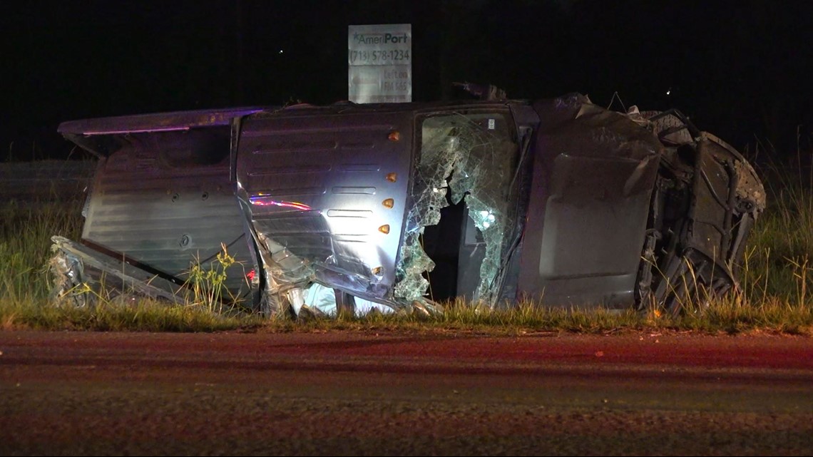 Four injured after chase ends in crash in Baytown
