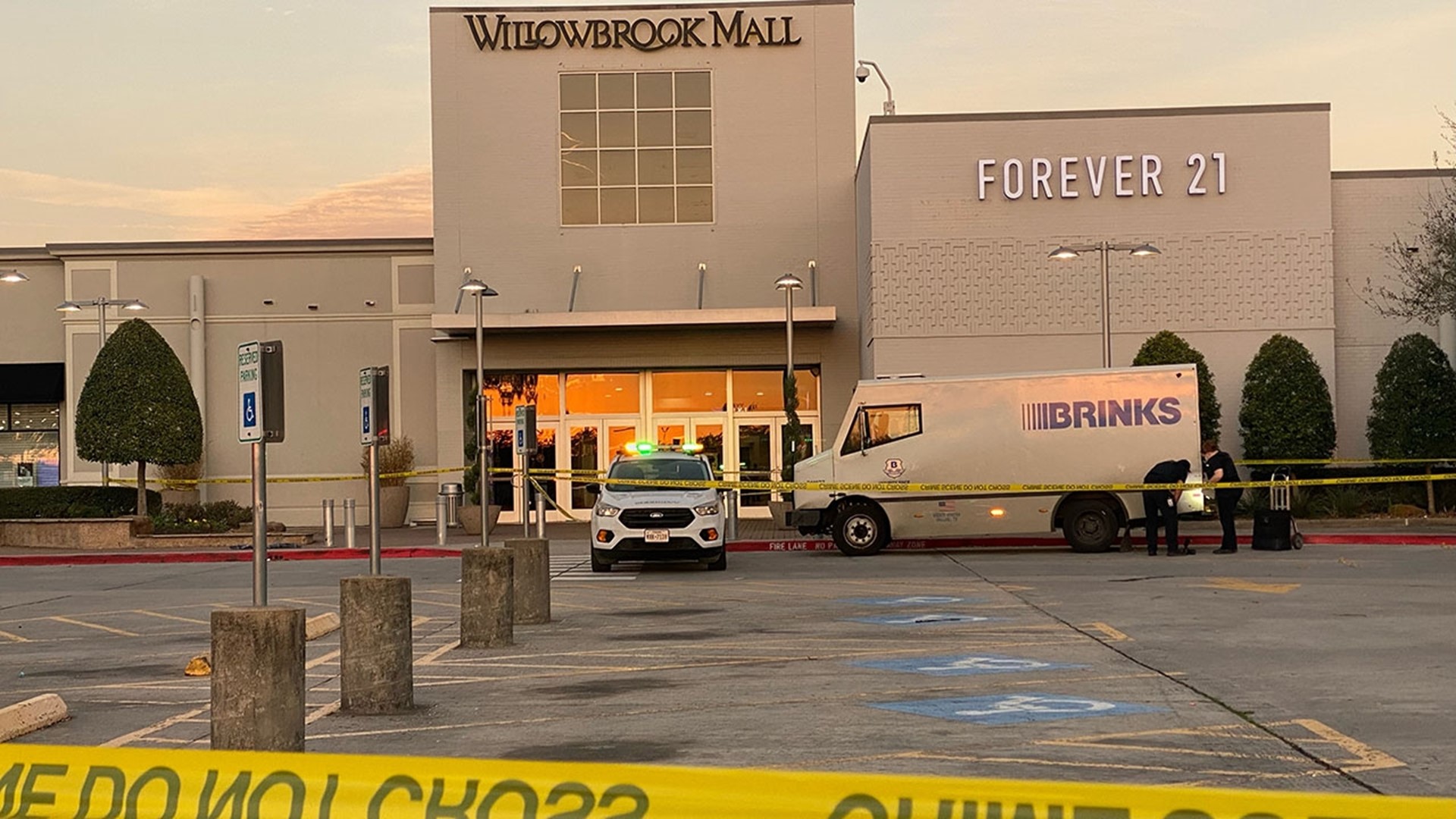 Willowbrook Mall armored car shooting Houston, Texas news