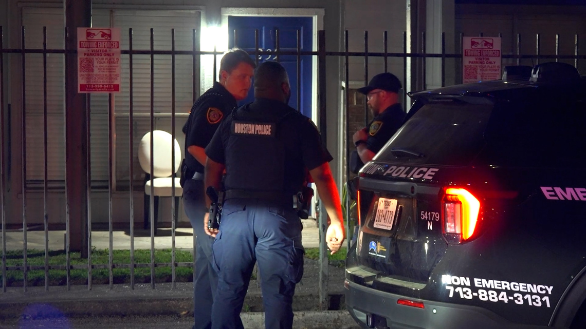 Man shot in leg with his own gun during robbery, HPD says | khou.com
