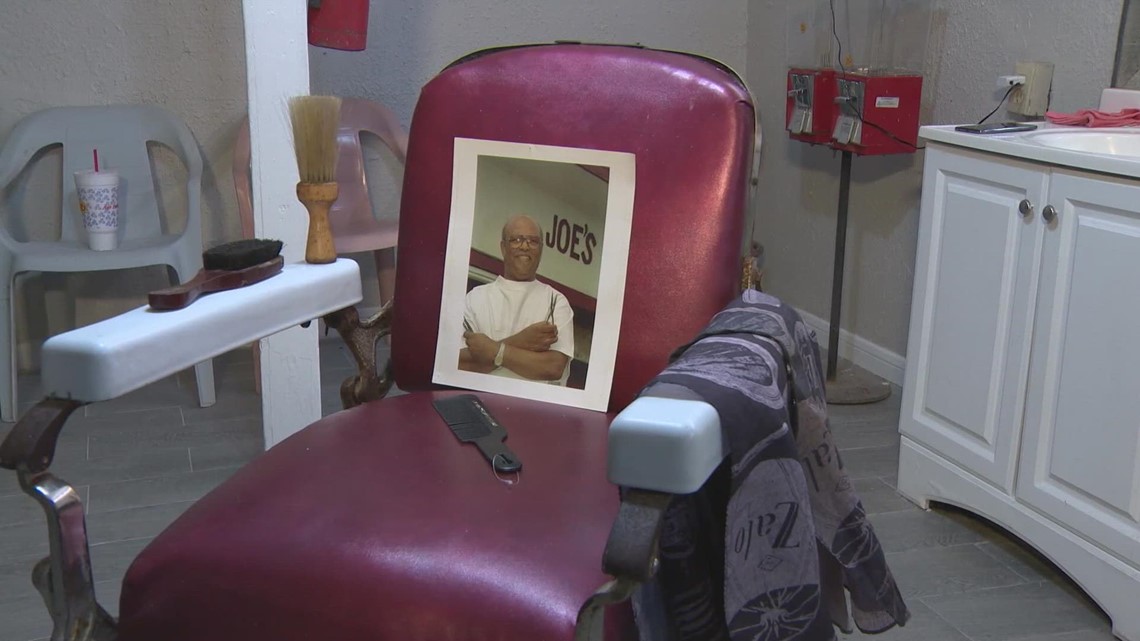 Tukang cukur Legendary Acres Homes Joe Thomas meninggal pada usia 94