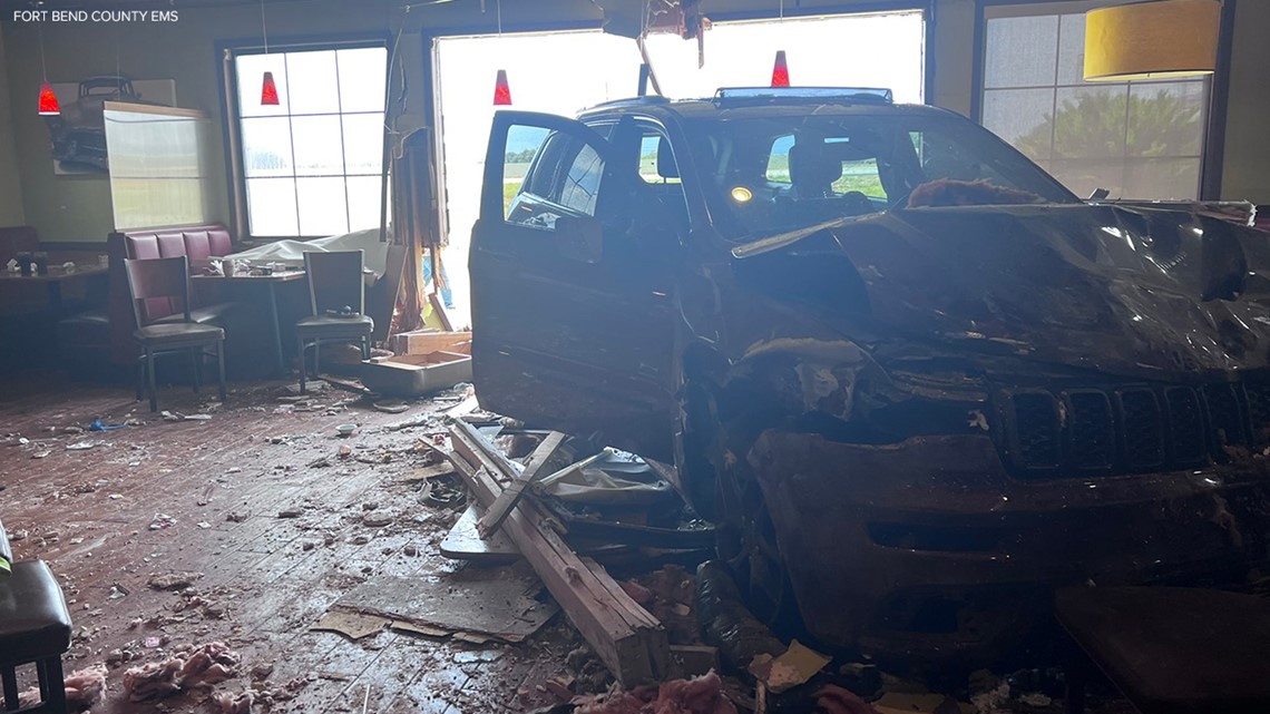 Denny's crash: Jeep crashes into restaurant in Rosenberg, TX, injuring 23,  police say - ABC7 Chicago