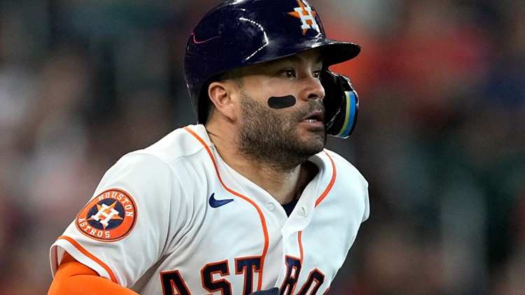 Astros' Jose Altuve leaves shortly after getting hit by pitch