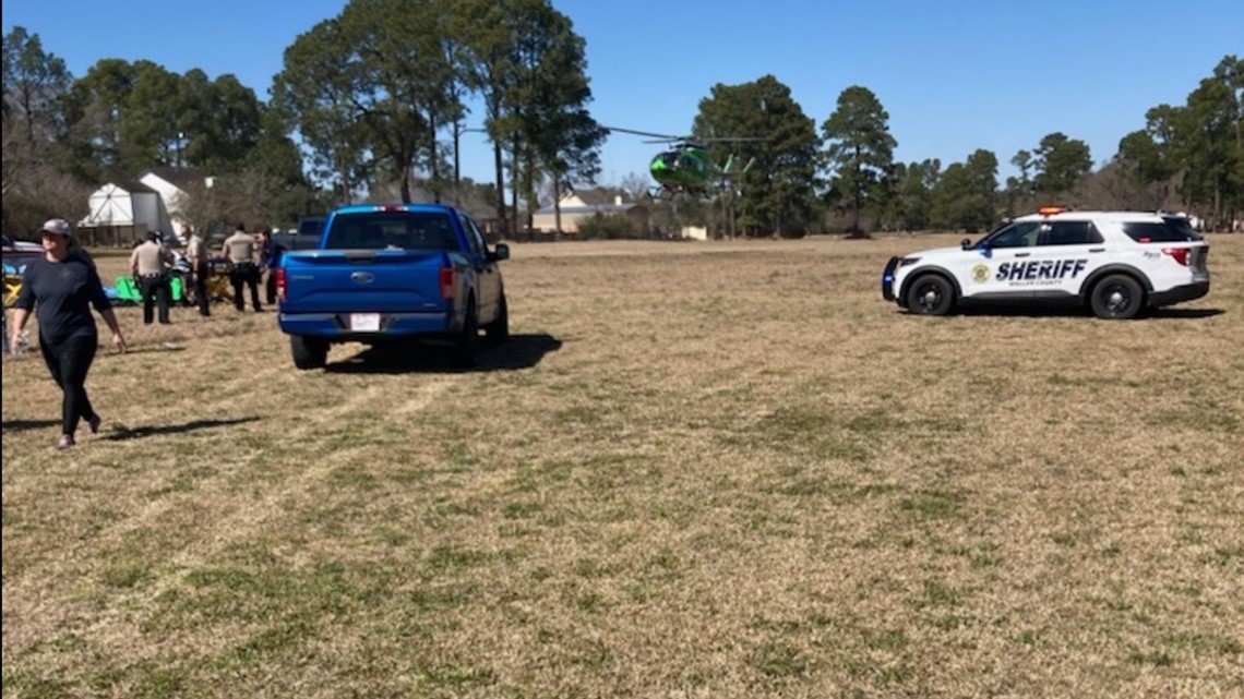 The%20second%20skydiver%20told%20deputies%20he%20felt%20pain%20in%20his%20leg%2C%20but%20he%20did%20not%20appear%20to%20be%20in%20pain.