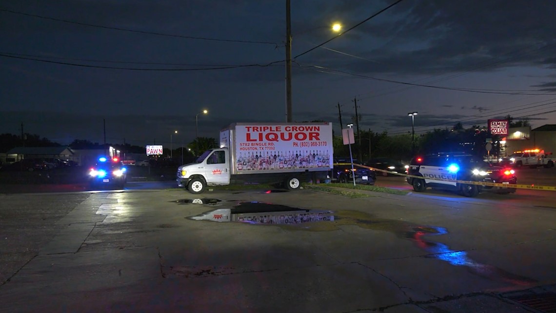 W. Bellfort Boulevard liquor store robbery: Woman assaulted while robbery  suspect steals cash from register, police say - ABC13 Houston