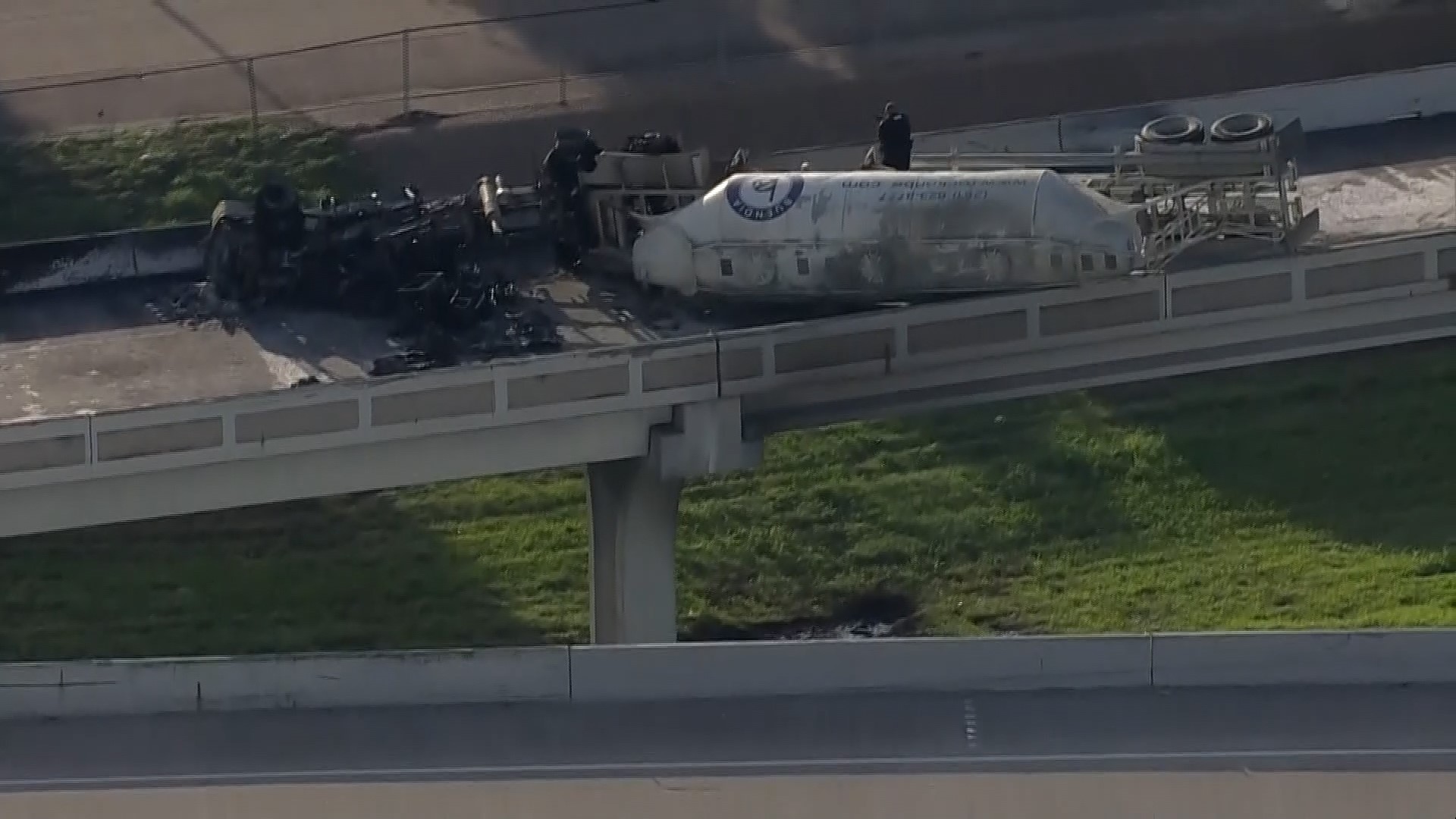Houston police are investigating deadly crash involving a big rig on a major interchange near downtown.