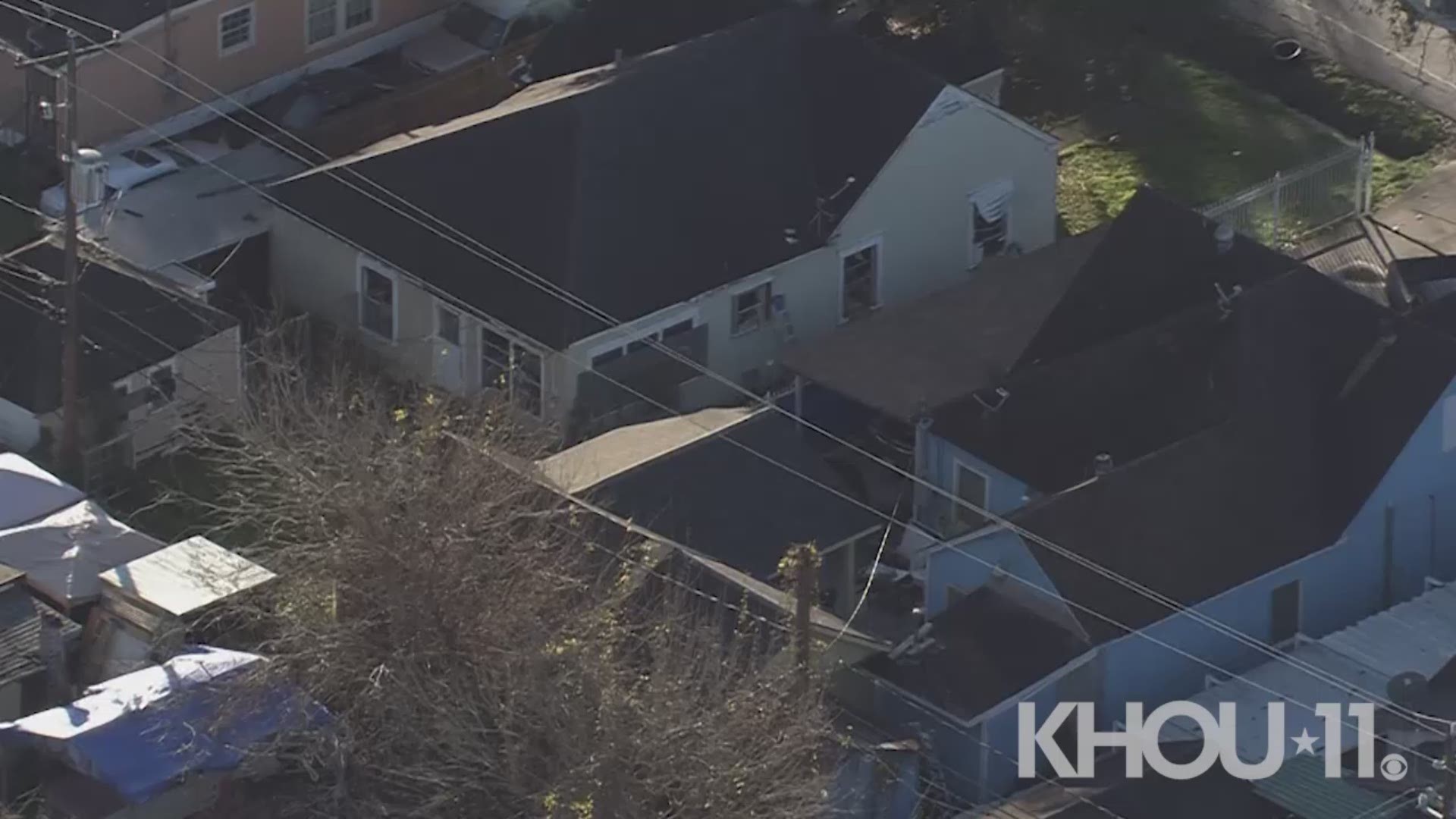 Four Houston police officers were shot Monday afternoon while serving a narcotics warrant in southeast Houston. This is raw Air 11 video from the aftermath on Tuesday, Jan. 29, 2018.