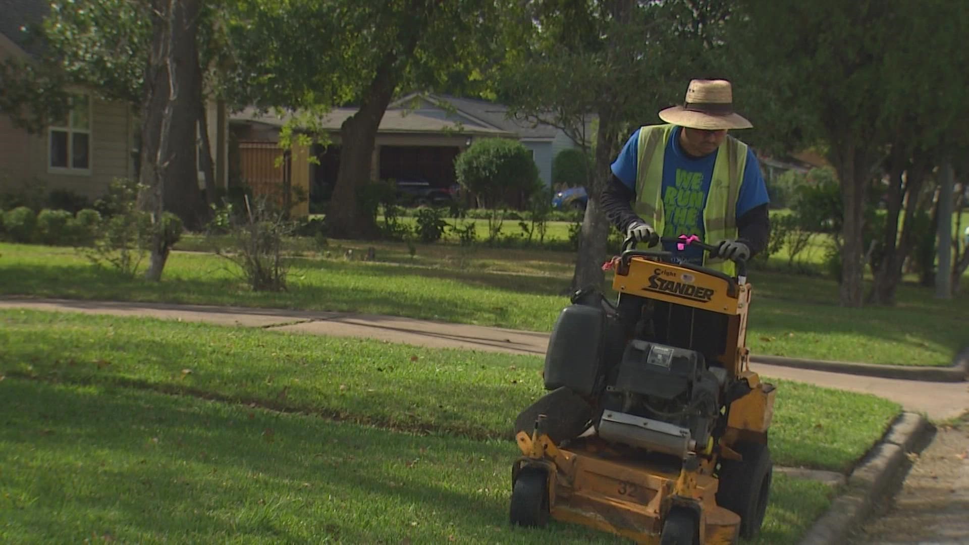 100 Houston veterans get free lawn car service as a 'thank you'