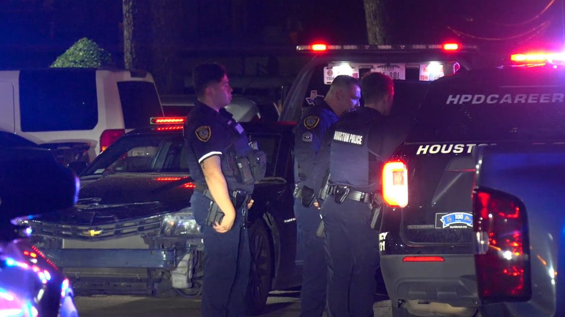 Man shot in leg after argument over loud car, Houston police say