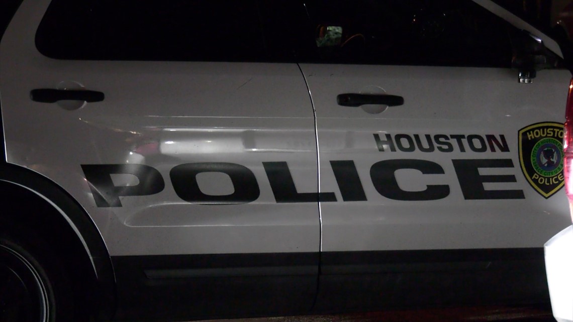 Kejahatan Houston: Tim SWAT menanggapi pria yang dibarikade di rumahnya