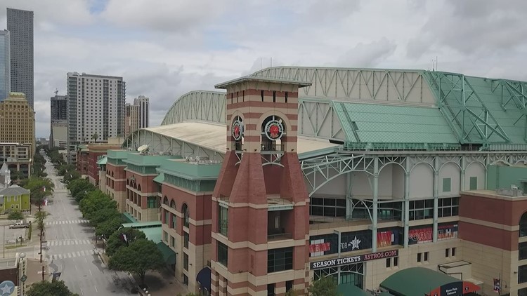 Time-lapse video of Minute Maid Park's roof closing 