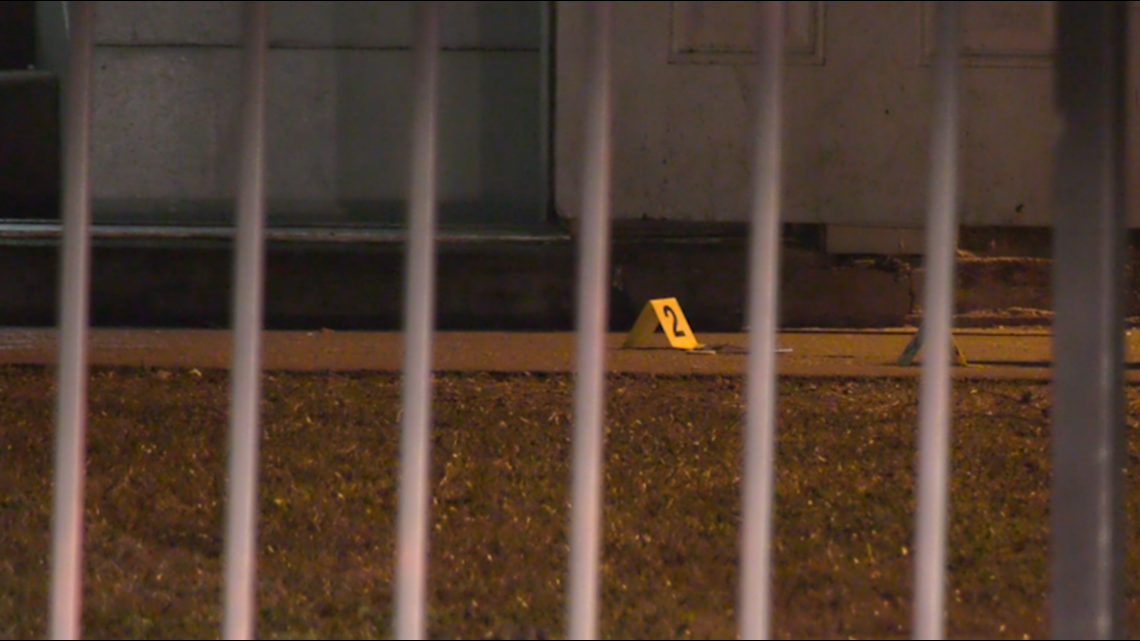 Man shot to death at SW Houston apartment complex courtyard | khou.com