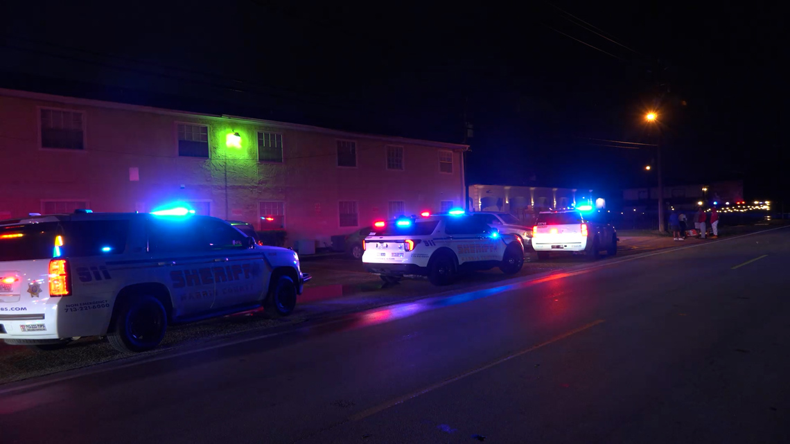 Deputies find 3 men hurt in shooting at Channelview area apartment