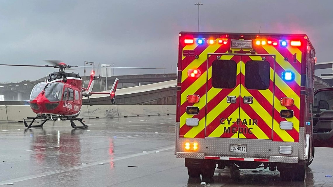 Crash shuts down outbound lanes of 290 near Beltway 8 - Vimarsana News