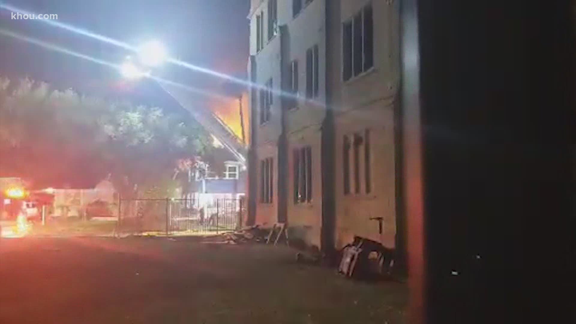 The Houston Fire Department is investigating to a fire that broke out Saturday night at an apartment complex east of downtown.