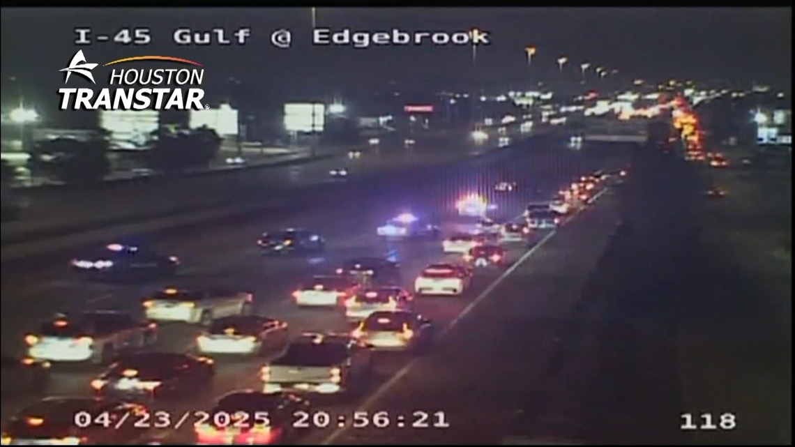 Major crash shuts down I-45 Gulf Freeway at Almeda Genoa | khou.com