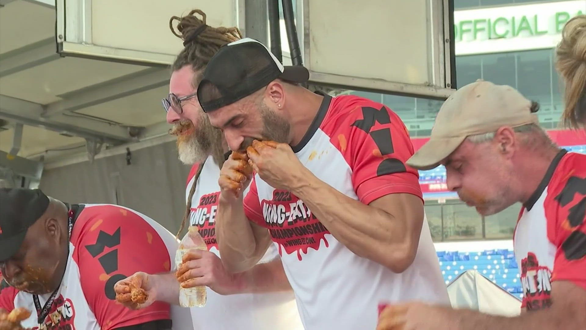 The No. 5-ranked eater in the world scarfed down 276 wings in 12 minutes as he cruised to victory.
