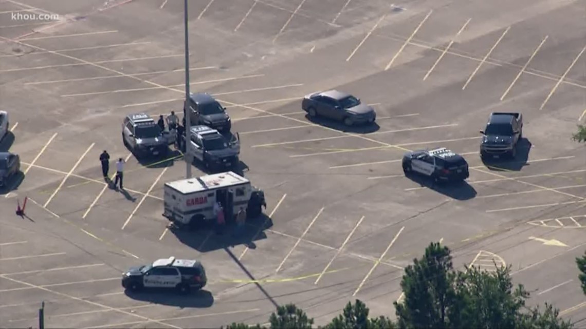 Armored truck driver shot at Willowbrook Mall in attempted robbery ...