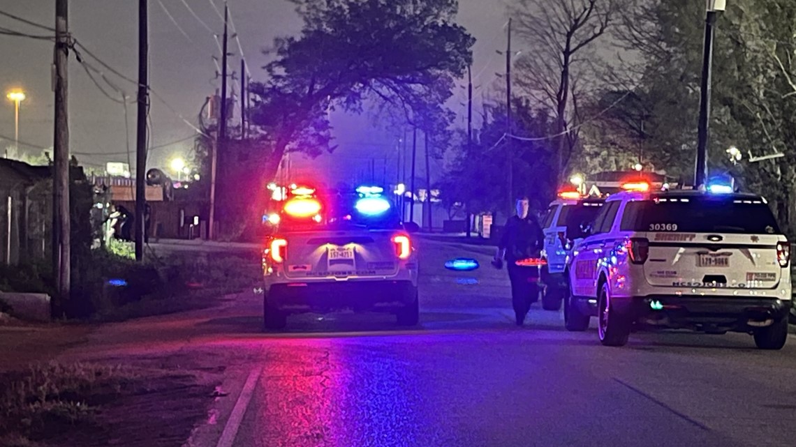 Houston, Texas news: 2 dead after vehicle crashes, catches fire - Vimarsana News