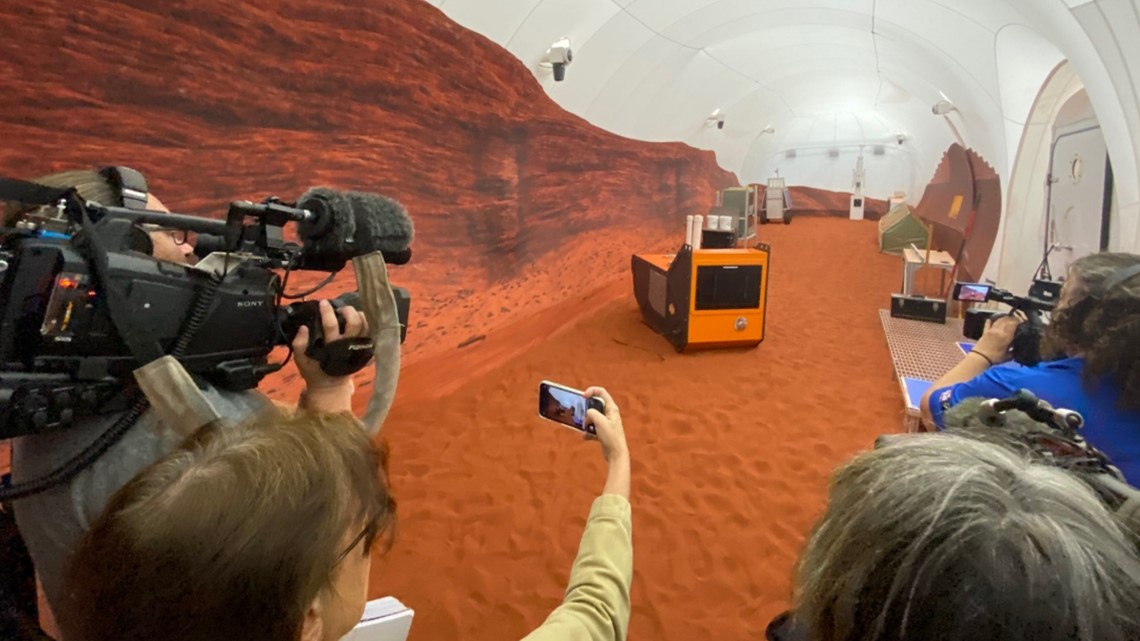 Menguji habitat mirip Mars di Johnson Space Center